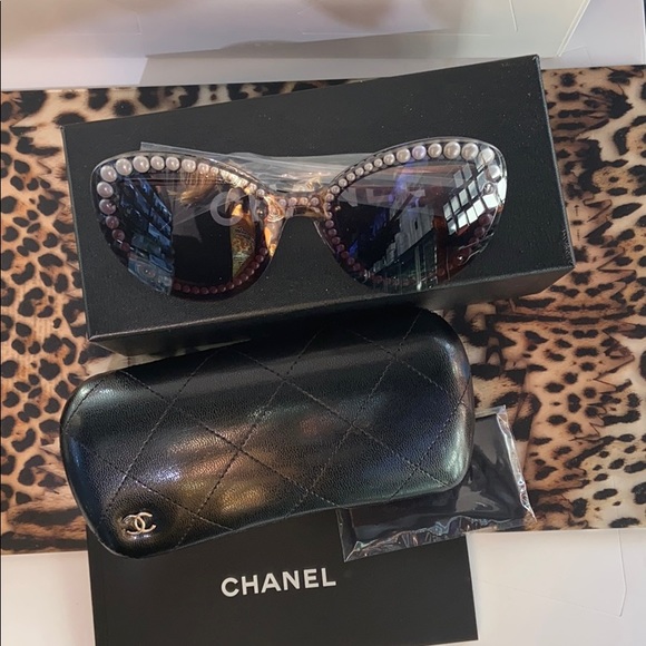 CHANEL Accessories - Chanel sunglass mod 4236H